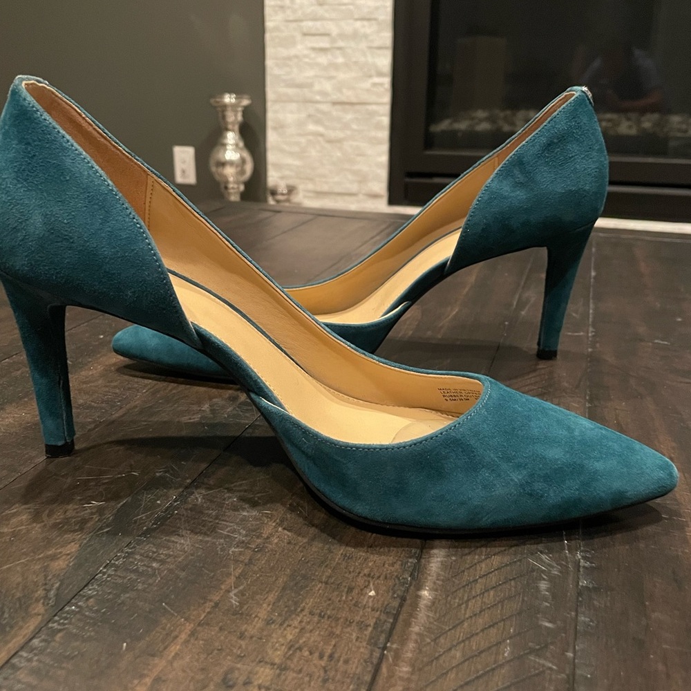 Micheal Micheal Kors suede pumps